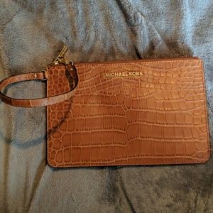 michael kors xl wristlet